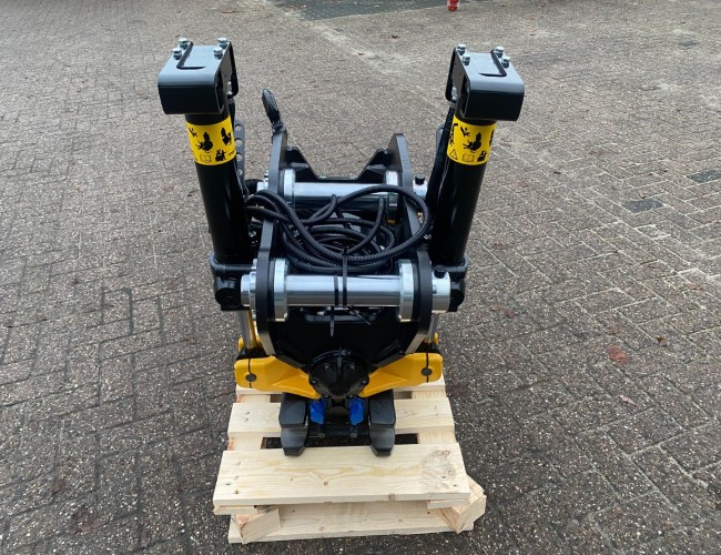 1 Engcon EC209 Tiltrotator KX080-4 - QS45 - SS9 VK8727 | Aanbouwdelen | Draaikantelstuk