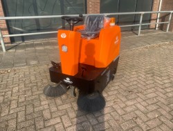 2022 Daewoo DAS80 Veegmachine 48v VT311 | Tuin / Parkmachine | Grasmaaier/Veegmachine