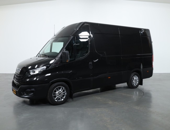 2022 Iveco Daily 35S21 3.0 204pk L3H2 - 3500kg trek - AUT VT560 | Transport | Bedrijfswagens