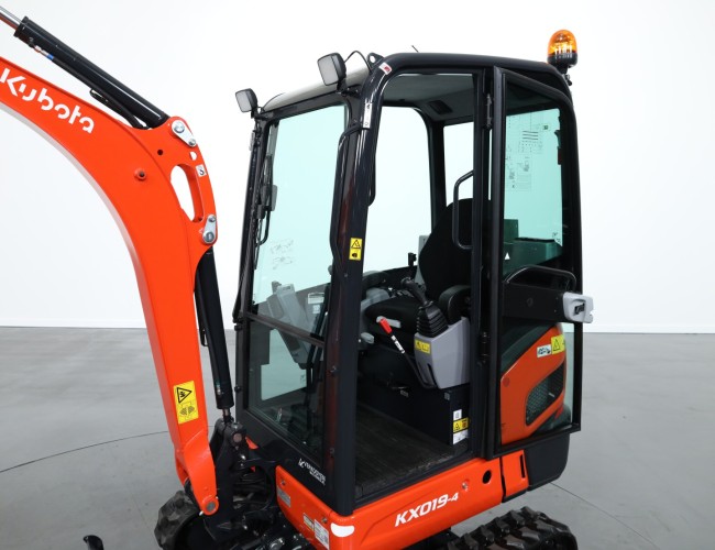 1 Kubota KX019-4 Hi-Spec ADV17 | Graafmachine | Minigraver